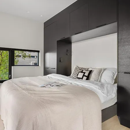 Luxury In With Fantastic Views Villa